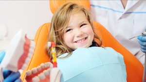 pediatric dentist vs general dentist, what is a pediatric dentist?