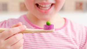 When to introduce fluoride toothpaste to children, when to start using fluoride toothpaste, toothpaste for children's and how much fluoride is in toothpaste?